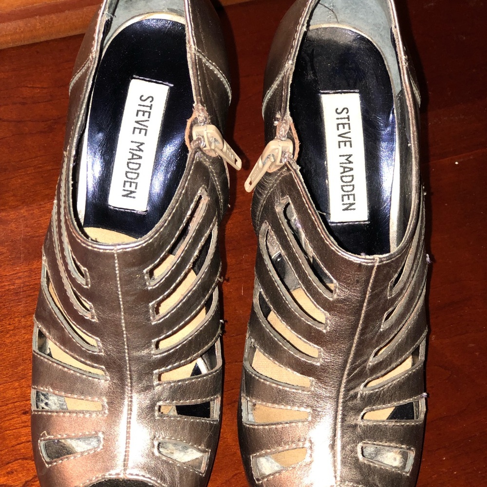 Steve Madden | strap  high heel